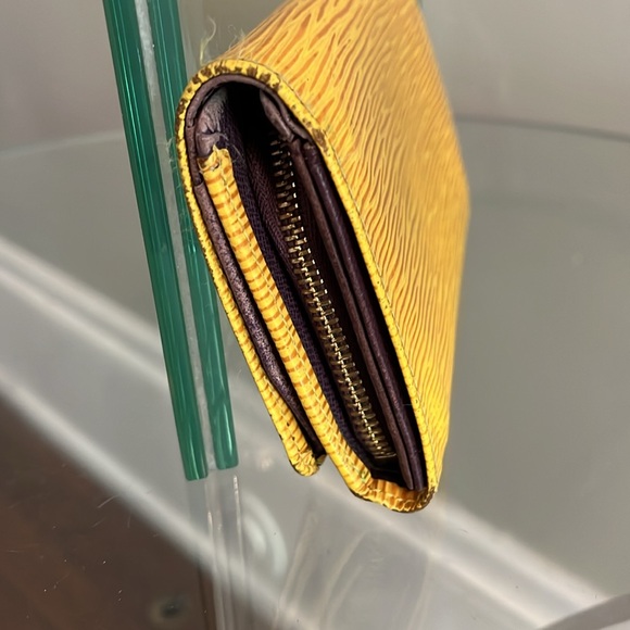 Louis Vuitton Yellow Epi Wallet - Picture 3 of 11